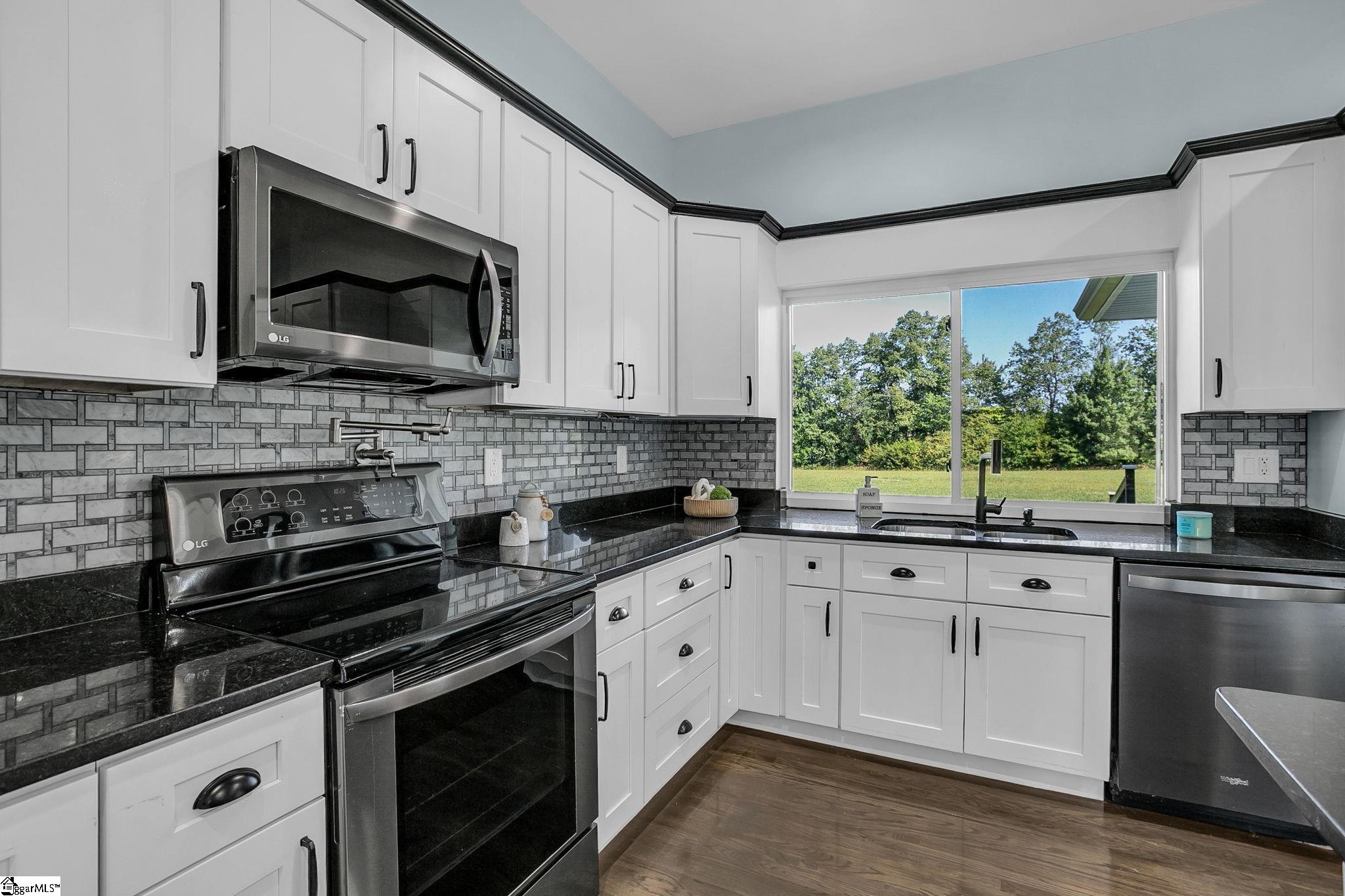 305 Waters Road Taylors, SC 29687 - Photo 16 of 48
