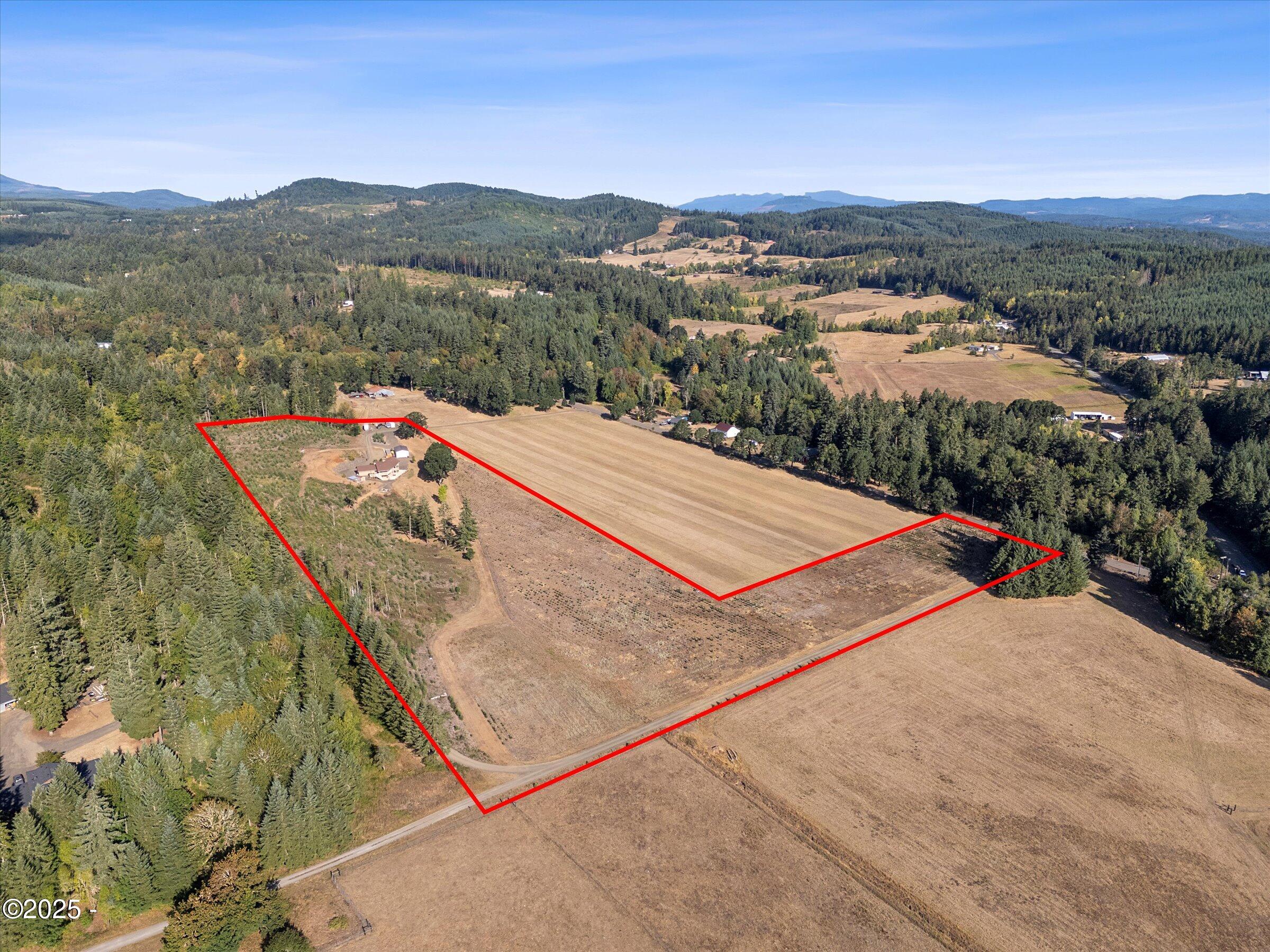21560 Gooseneck Road Sheridan, OR 97378 - Photo 11 of 63 a view of a terrace with a lake view