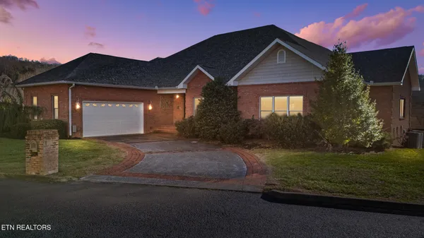 $839,900 | 1811 Jordans Creek Way, Sevierville, TN 37876