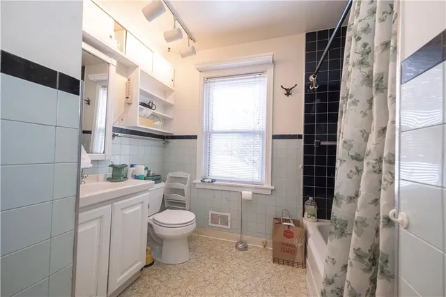 $315,000 | 30 Crystal Place, Oakmont, PA 15139