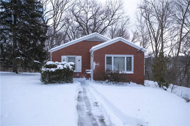 $315,000 | 30 Crystal Place, Oakmont, PA 15139