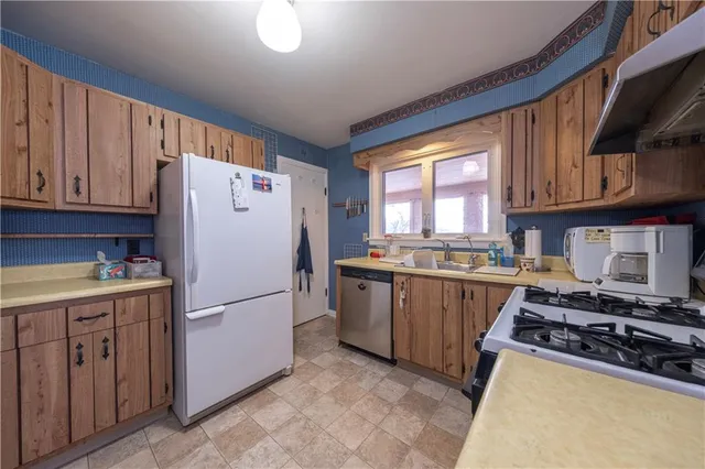 $315,000 | 30 Crystal Place, Oakmont, PA 15139