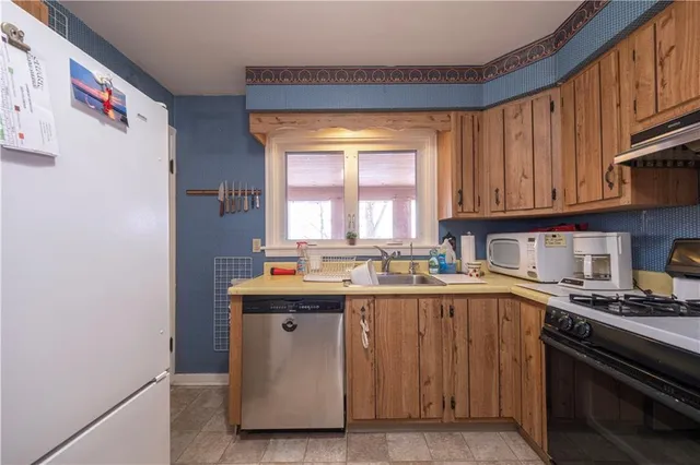 $315,000 | 30 Crystal Place, Oakmont, PA 15139