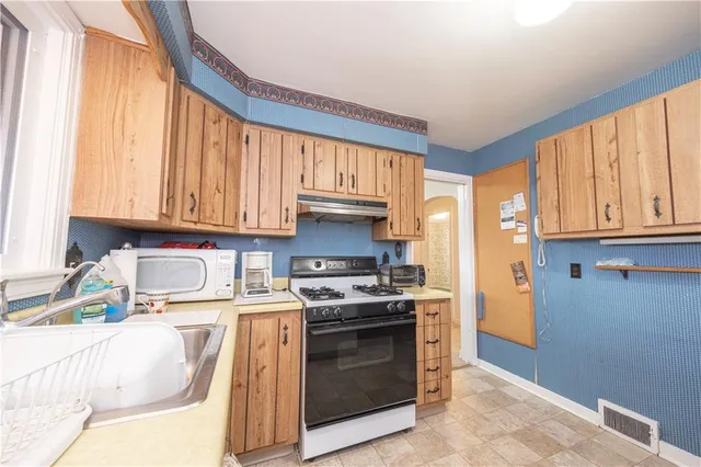 $315,000 | 30 Crystal Place, Oakmont, PA 15139