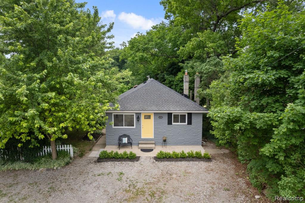 1696 Rochester Road Leonard, MI 48367 - Photo 4 of 42
