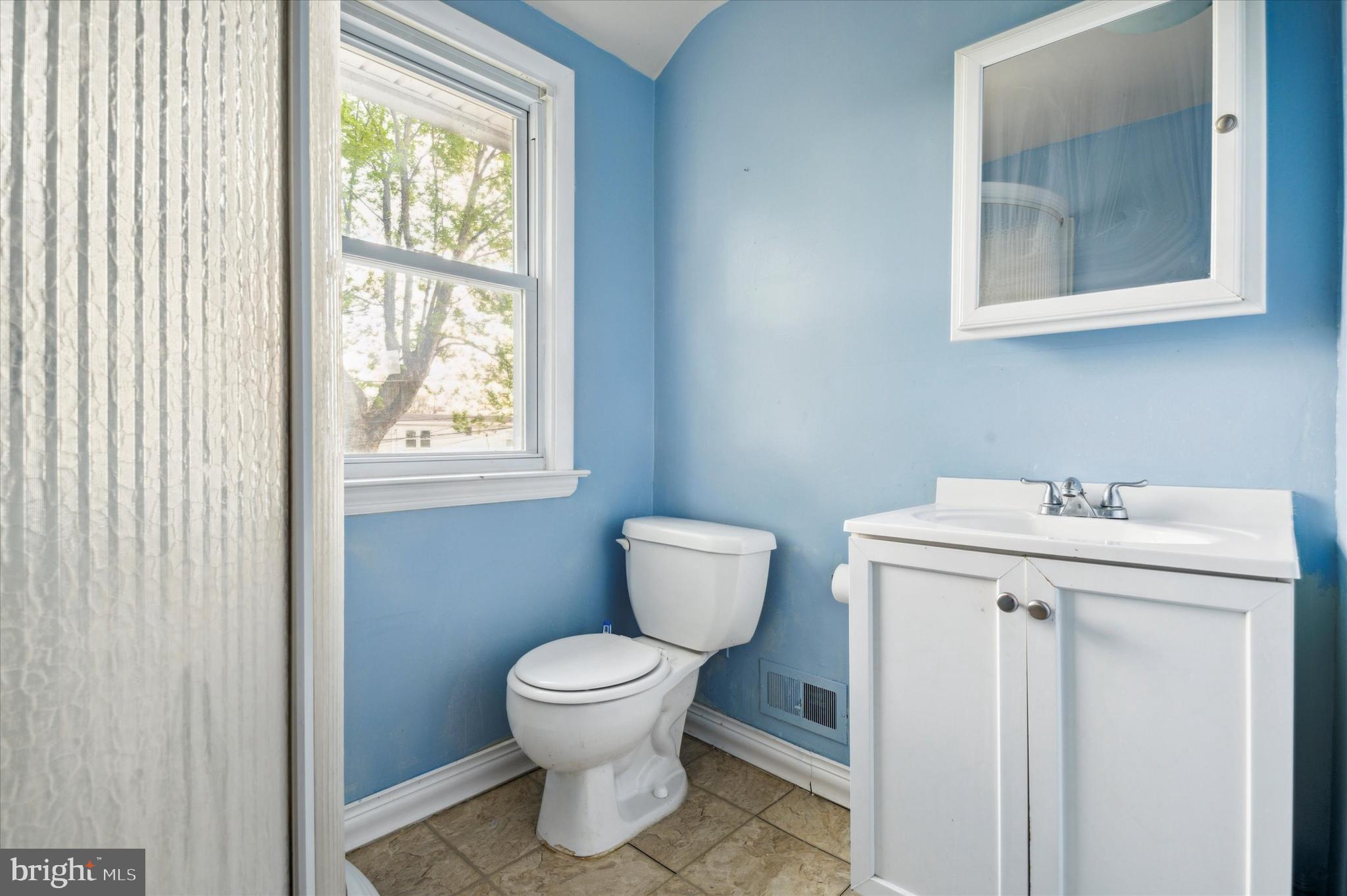 27 Rolling Road Claymont, DE 19703 - Photo 12 of 17