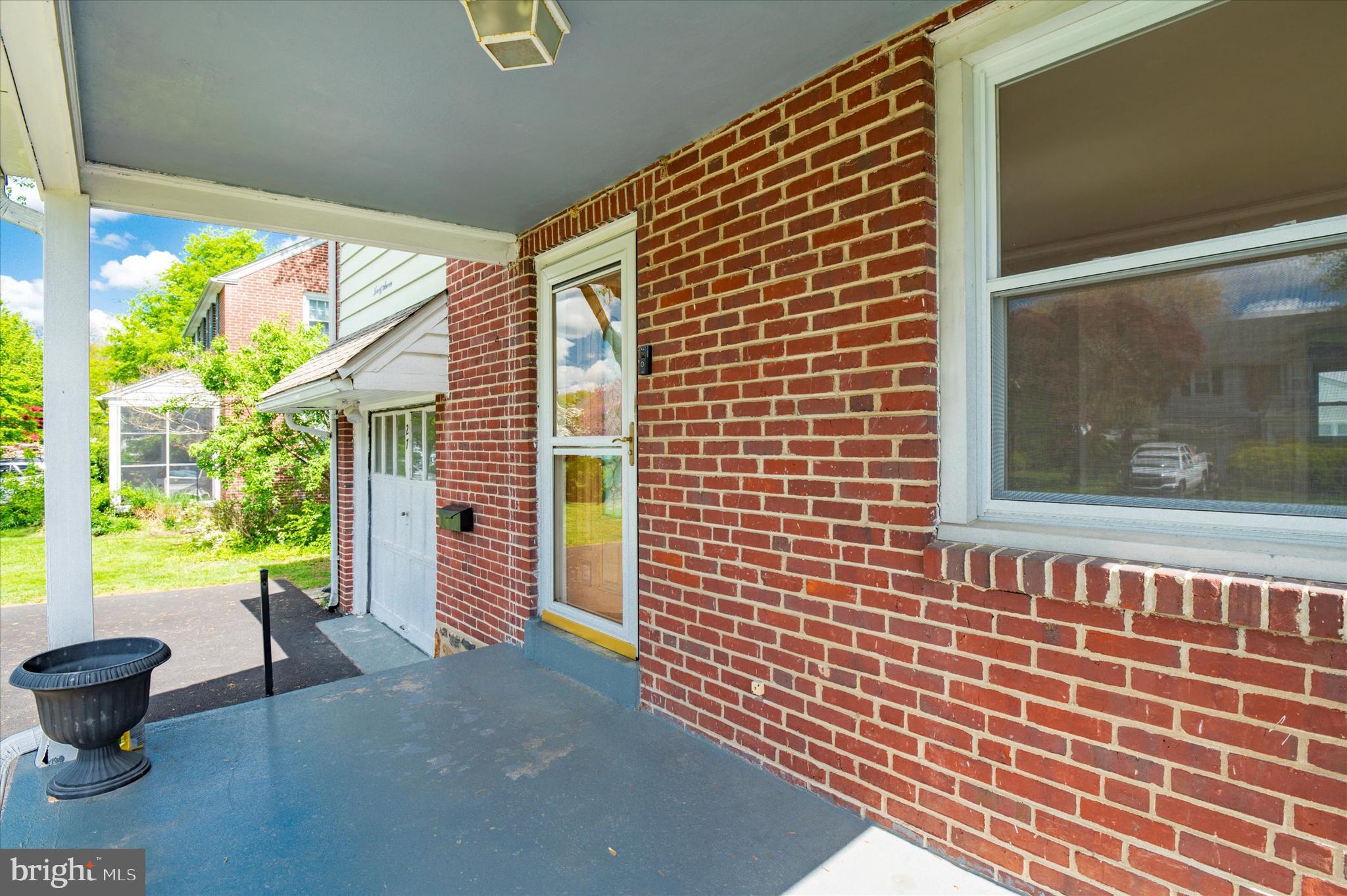 27 Rolling Road Claymont, DE 19703 - Photo 2 of 17