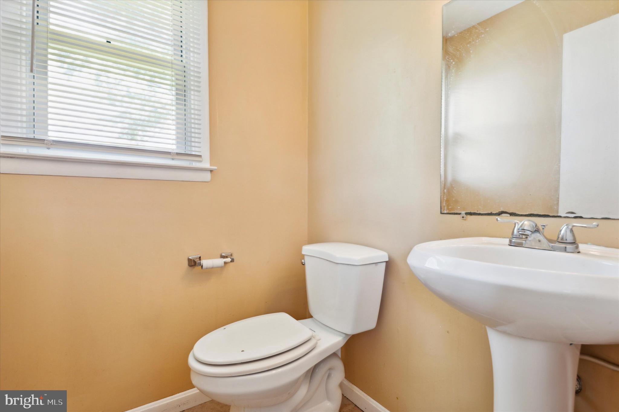 27 Rolling Road Claymont, DE 19703 - Photo 8 of 17