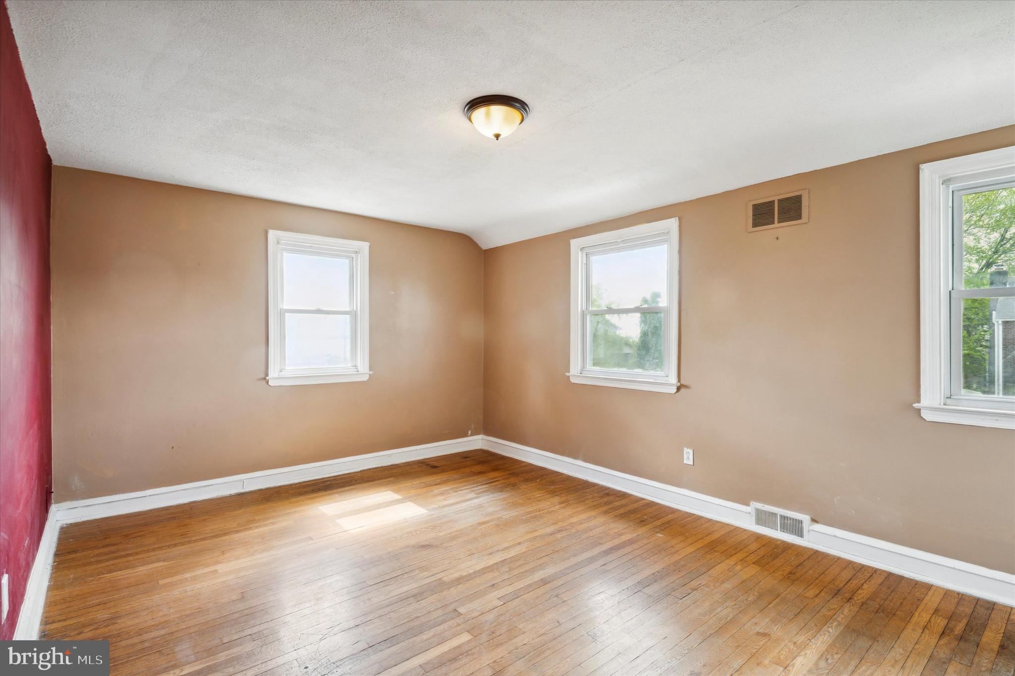 27 Rolling Road Claymont, DE 19703 - Photo 9 of 17