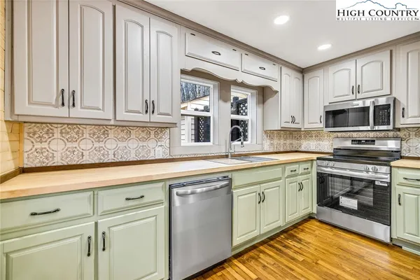 $320,000 | 7 Legra Road, Grassy Creek, NC 28631