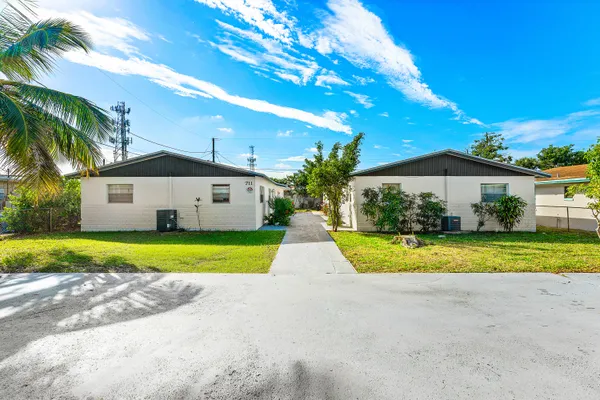 $974,000 | 711 Truman Street, Lake Worth Beach, FL 33460