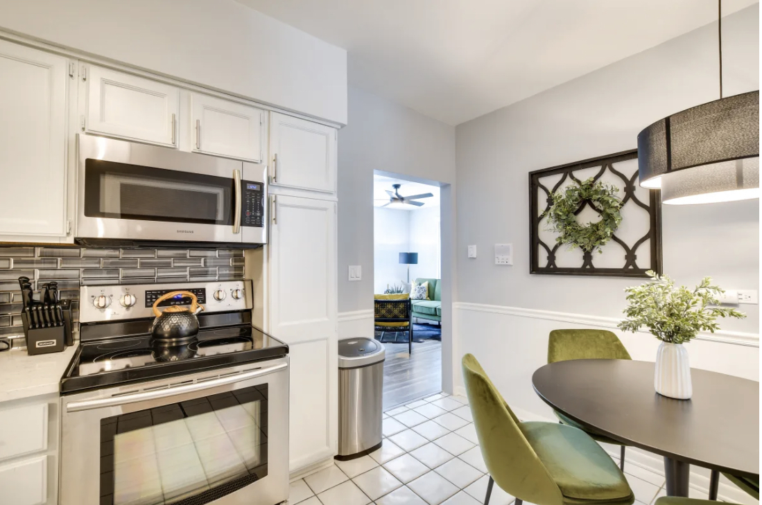 1931 North Howe Street, Unit 2W Chicago, IL 60614 - Photo 9 of 16