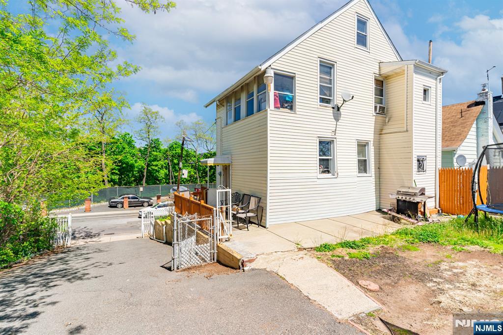420 Mechanic Street Orange, NJ 07050 - Photo 16 of 18