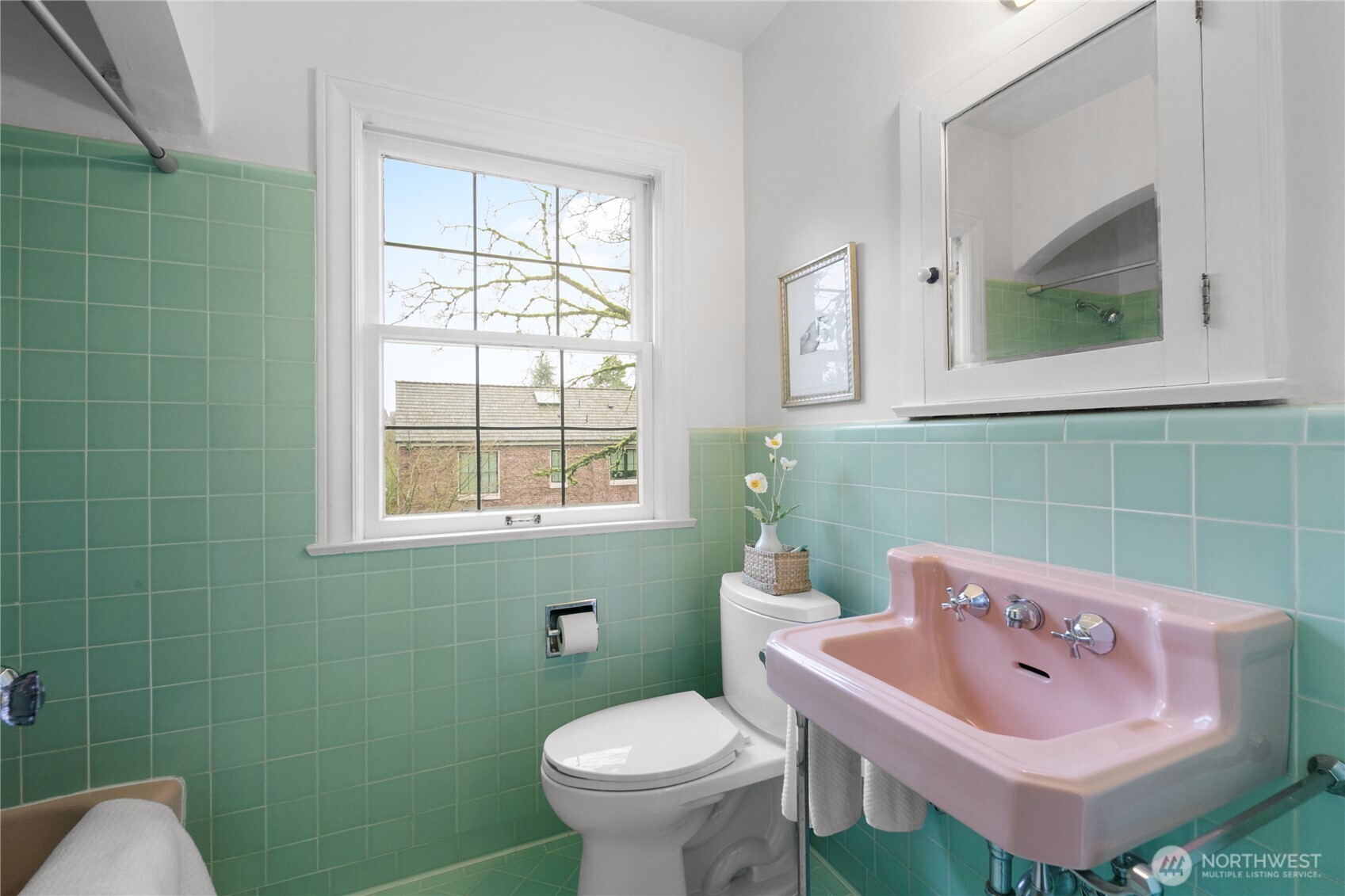 625 34th Avenue East Seattle, WA 98112 - Photo 24 of 38
