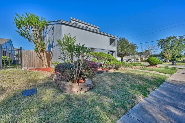$272,500 | 11502 Bellerive Drive, Houston, TX 77072