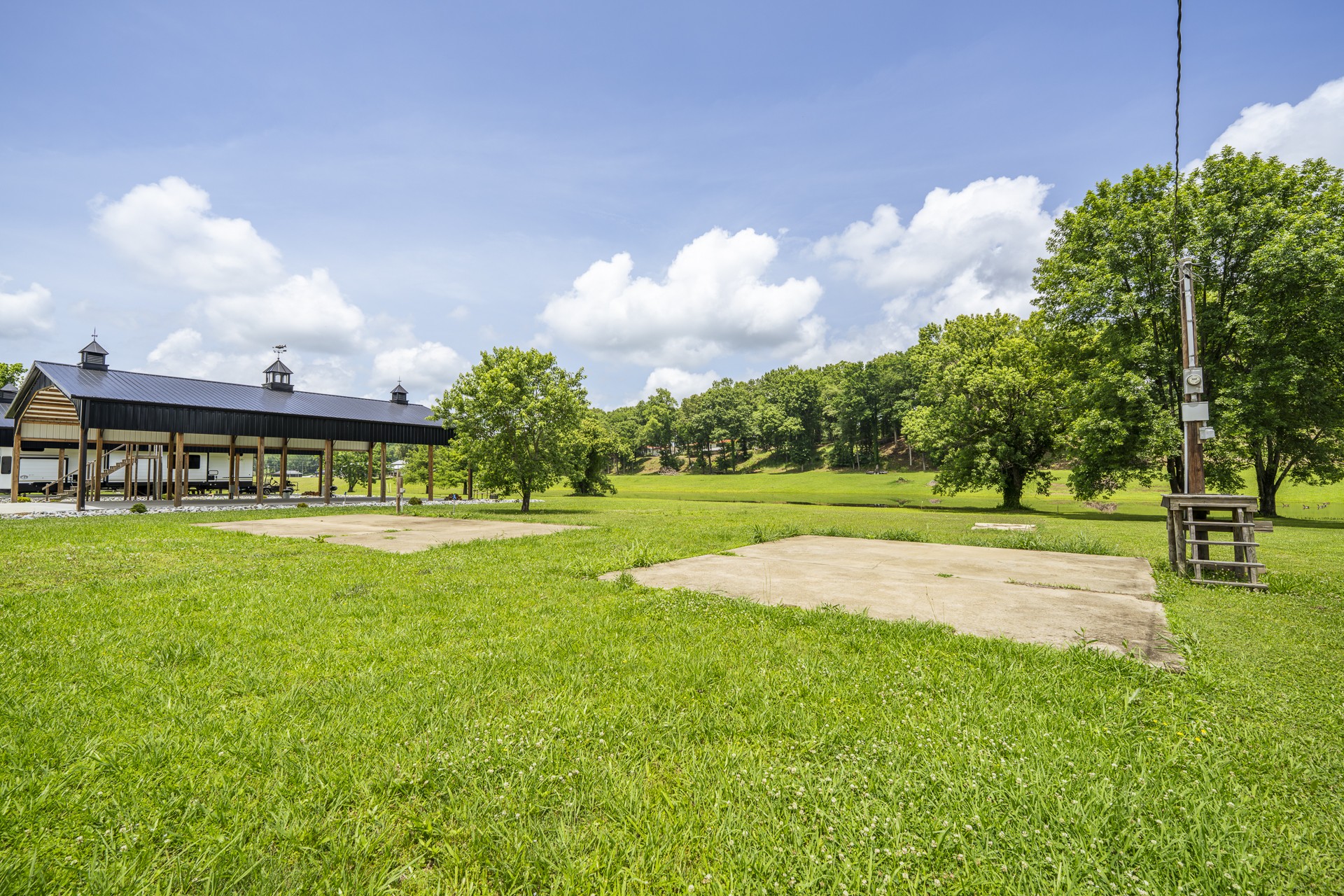 694 River Road Clifton, TN 38425 - Photo 3 of 26