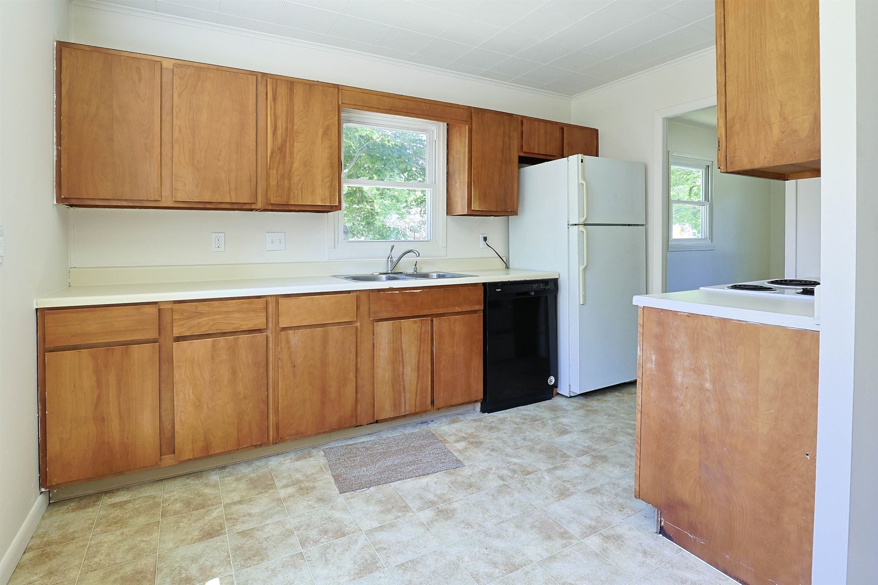 1002 East Sugnet Road Midland, MI 48642 - Photo 4 of 28