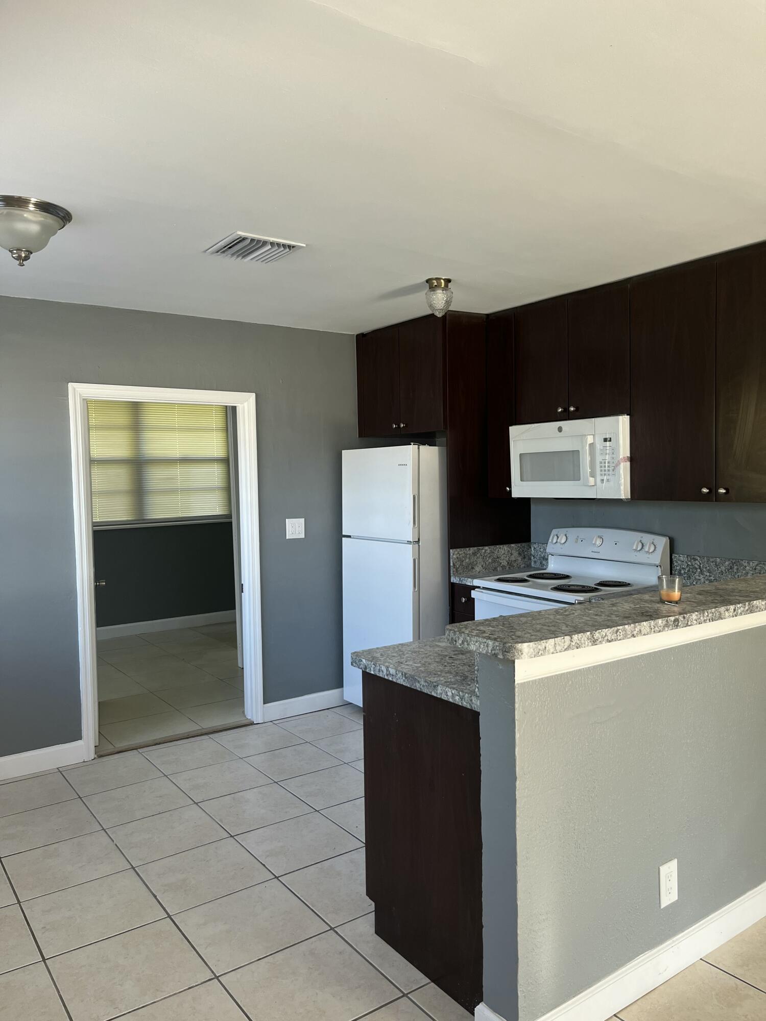 3308 S Avenue Riviera Beach, FL 33404 - Photo 11 of 16 IMG_20250301_214723