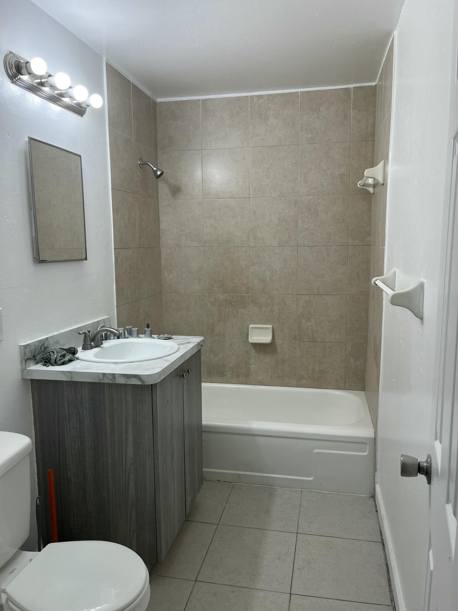 3308 S Avenue Riviera Beach, FL 33404 - Photo 12 of 16 IMG_20250301_214733