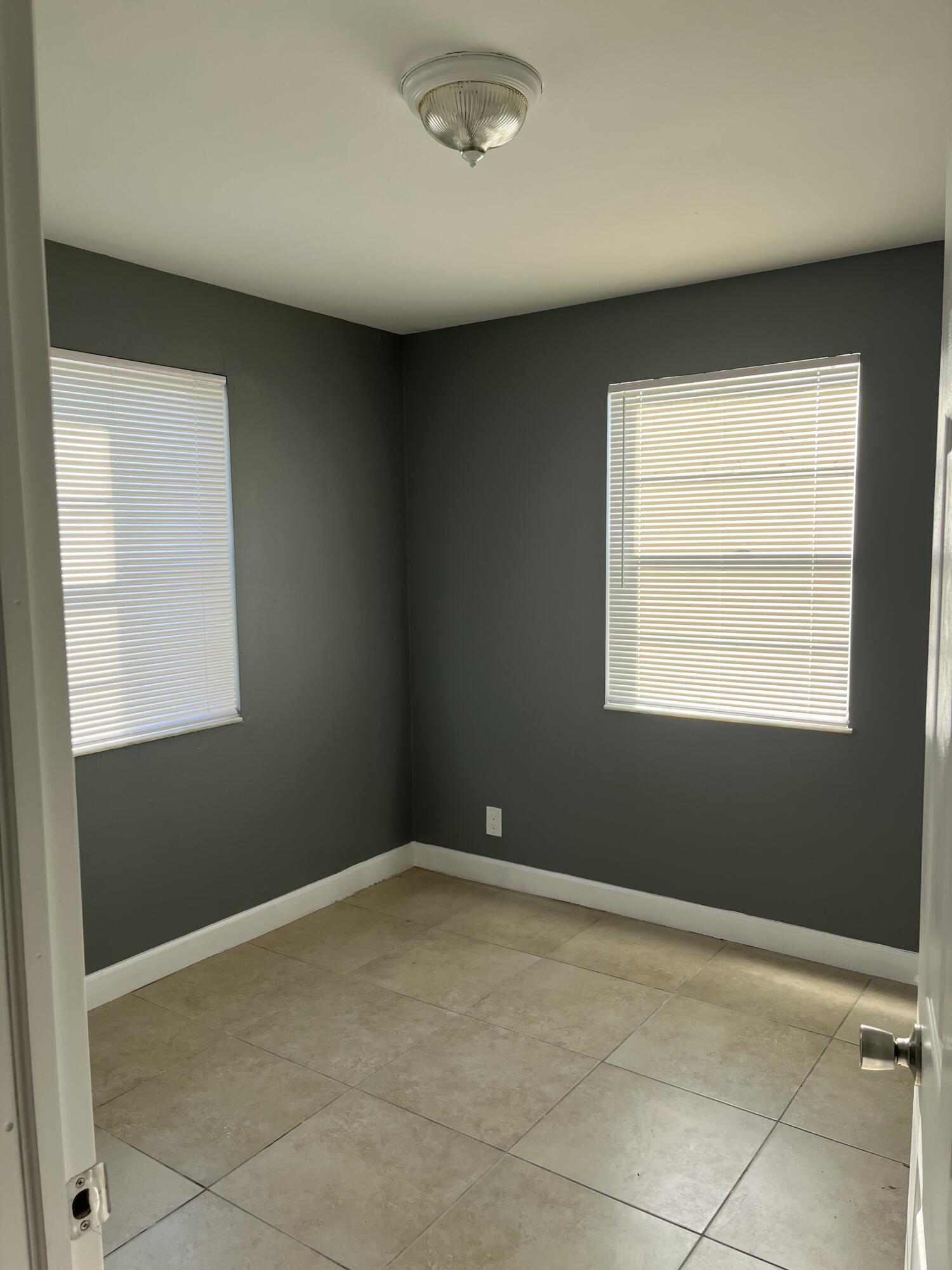 3308 S Avenue Riviera Beach, FL 33404 - Photo 15 of 16 IMG_20250301_214749