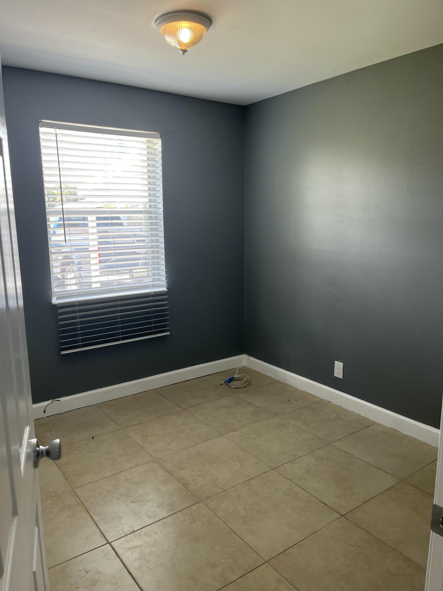 3308 S Avenue Riviera Beach, FL 33404 - Photo 2 of 16 IMG_20250227_165406