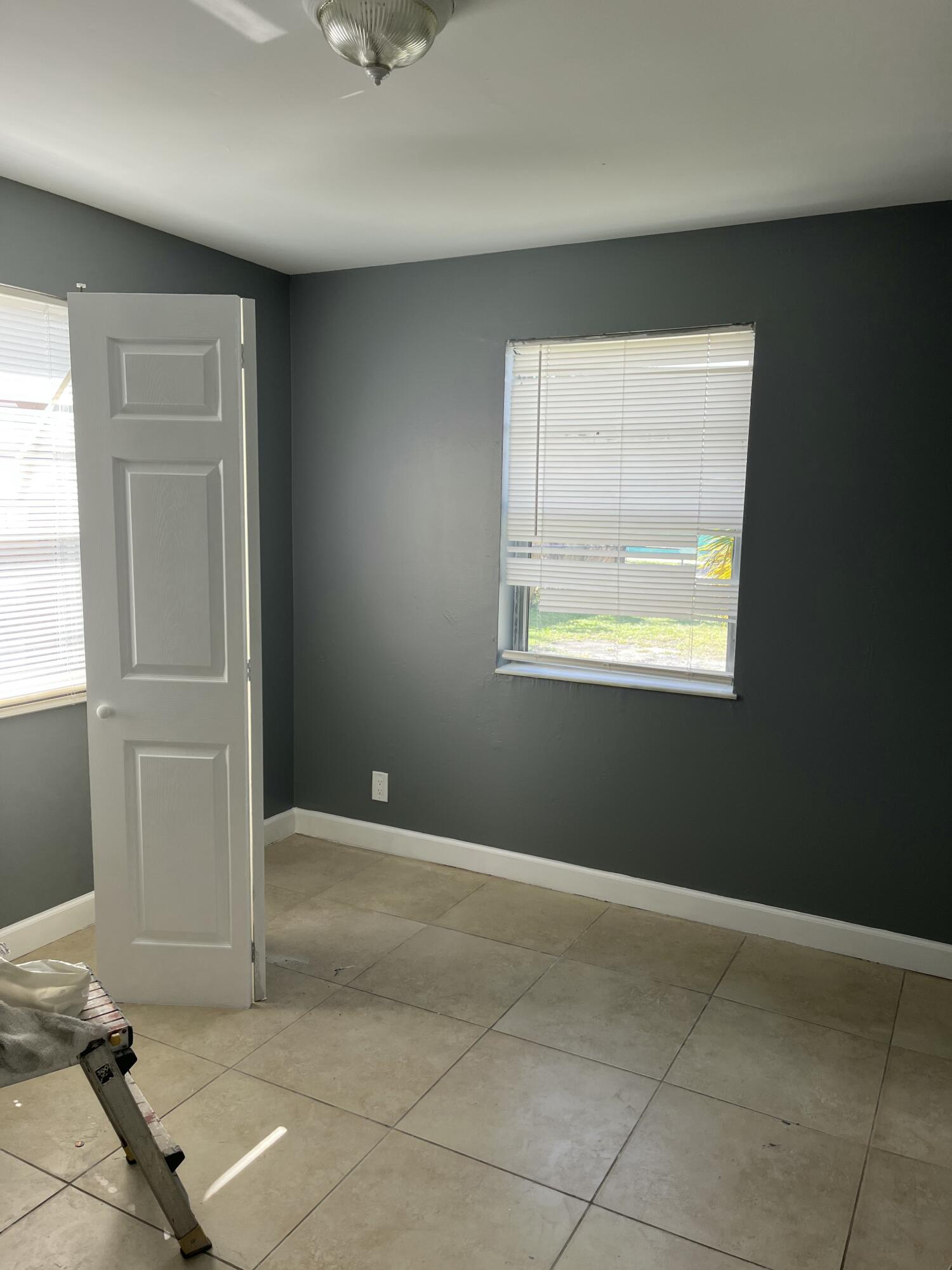 3308 S Avenue Riviera Beach, FL 33404 - Photo 4 of 16 IMG_20250227_165427