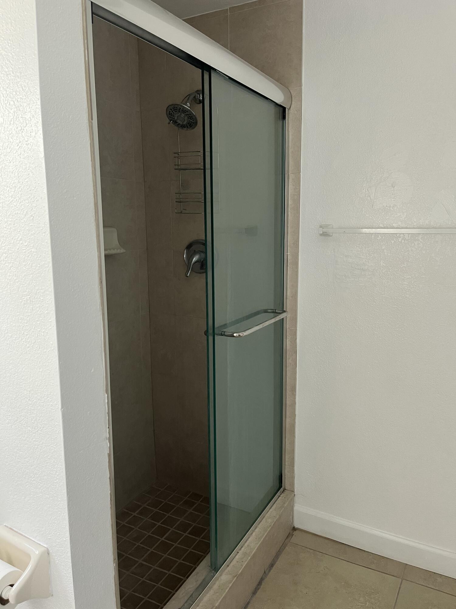 3308 S Avenue Riviera Beach, FL 33404 - Photo 7 of 16 IMG_20250301_214728