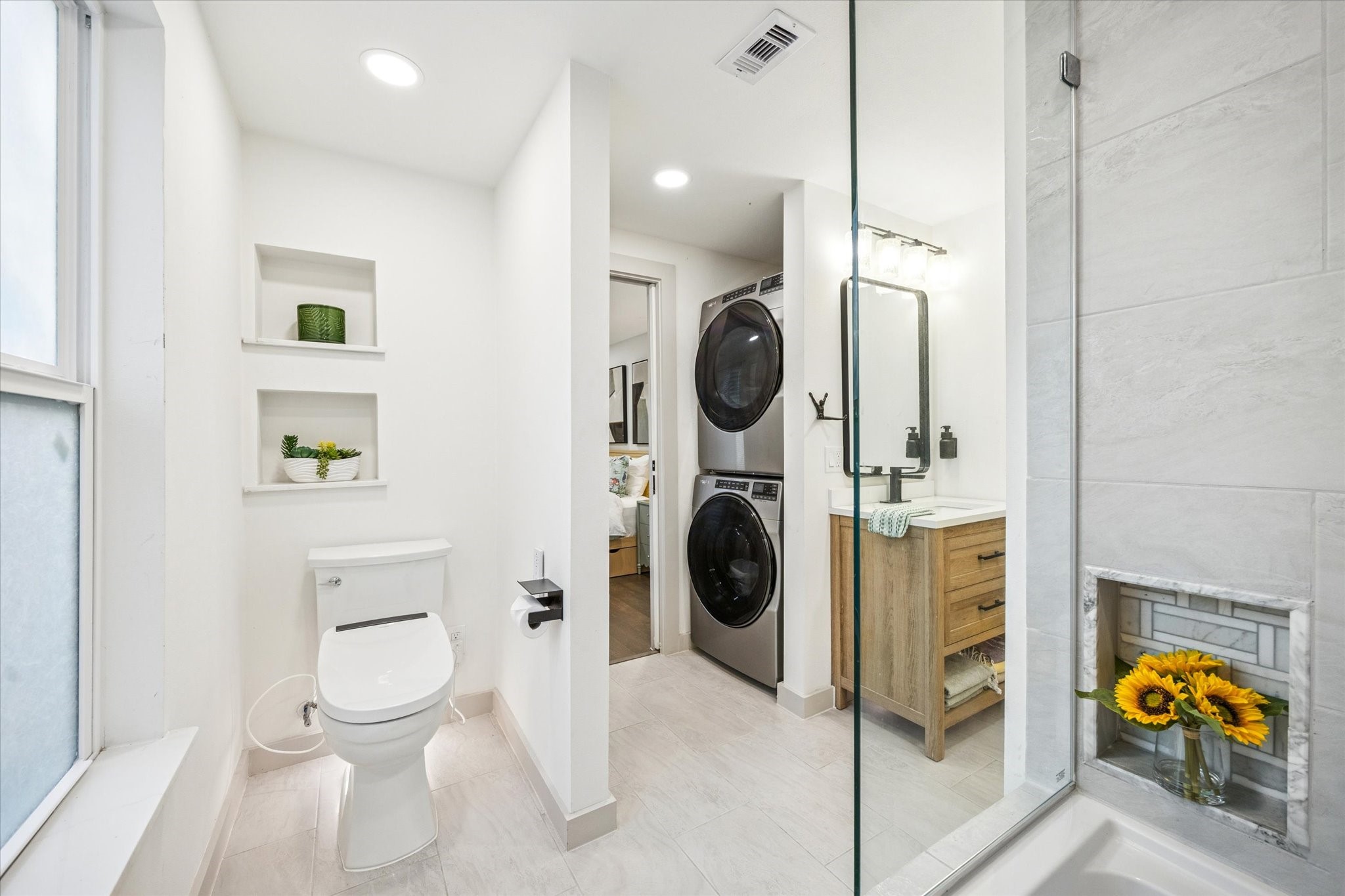 4901 Prock Lane Austin, TX 78721 - Photo 16 of 41 a bathroom with a toilet and a sink