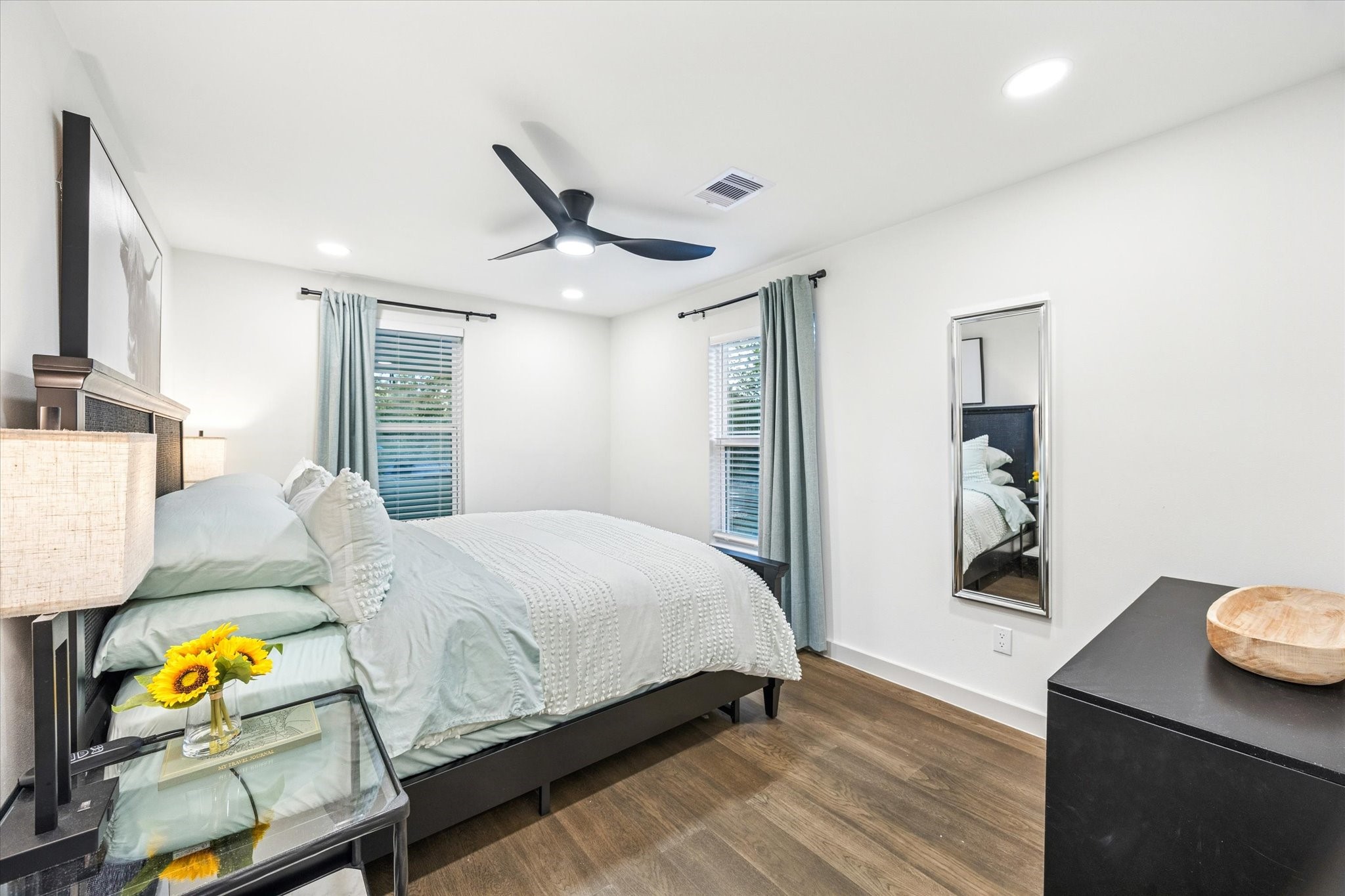 4901 Prock Lane Austin, TX 78721 - Photo 19 of 41 a bed room with a bed and a couch