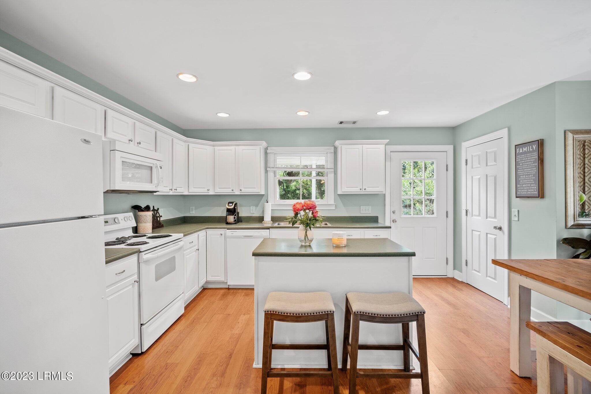 1309 Broad Street Beaufort, SC 29902 - Photo 10 of 23 Eat In Kitchen