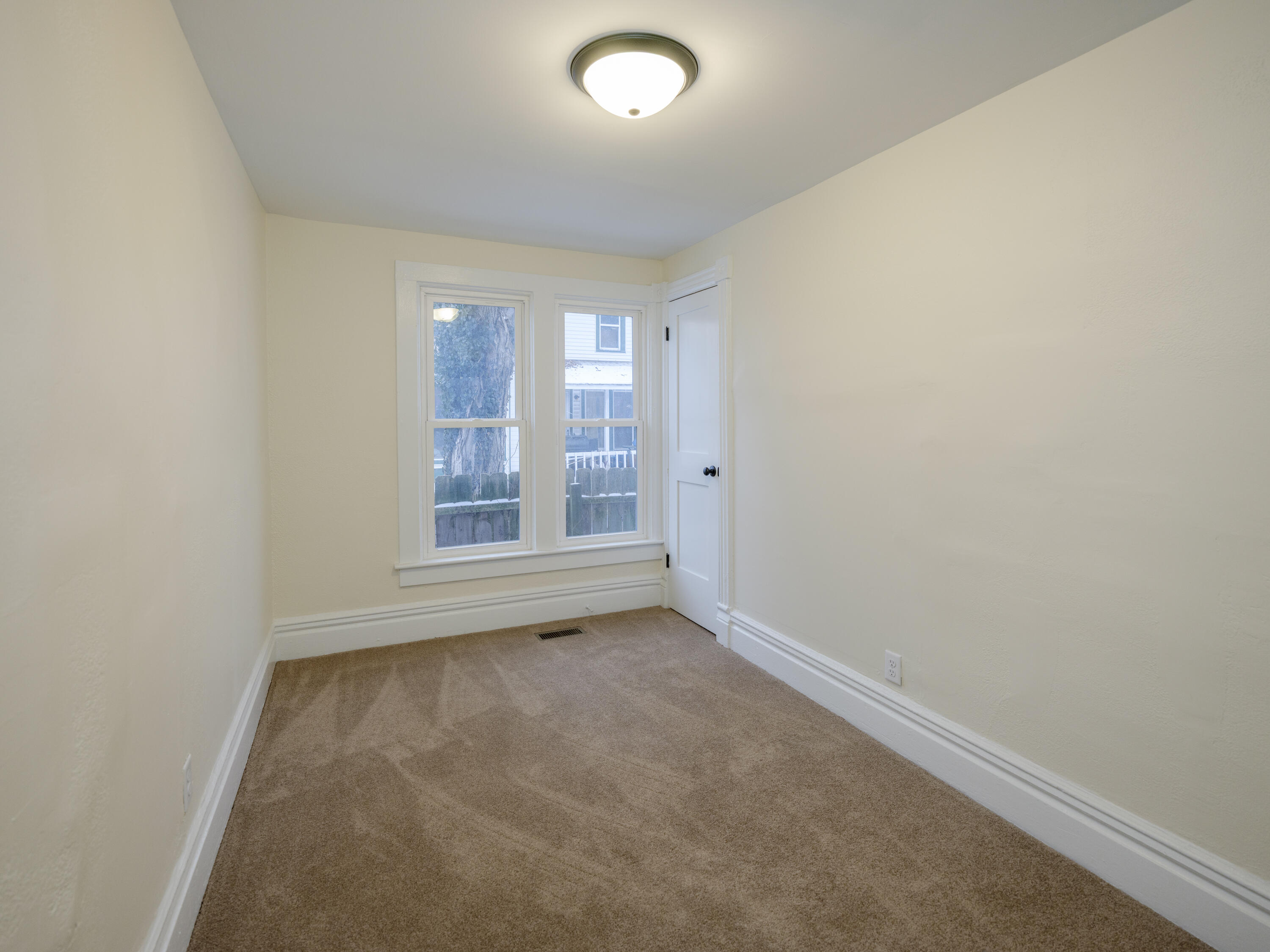 1404 North Edwards Street Kalamazoo, MI 49007 - Photo 9 of 23 1404 N Edwards-111