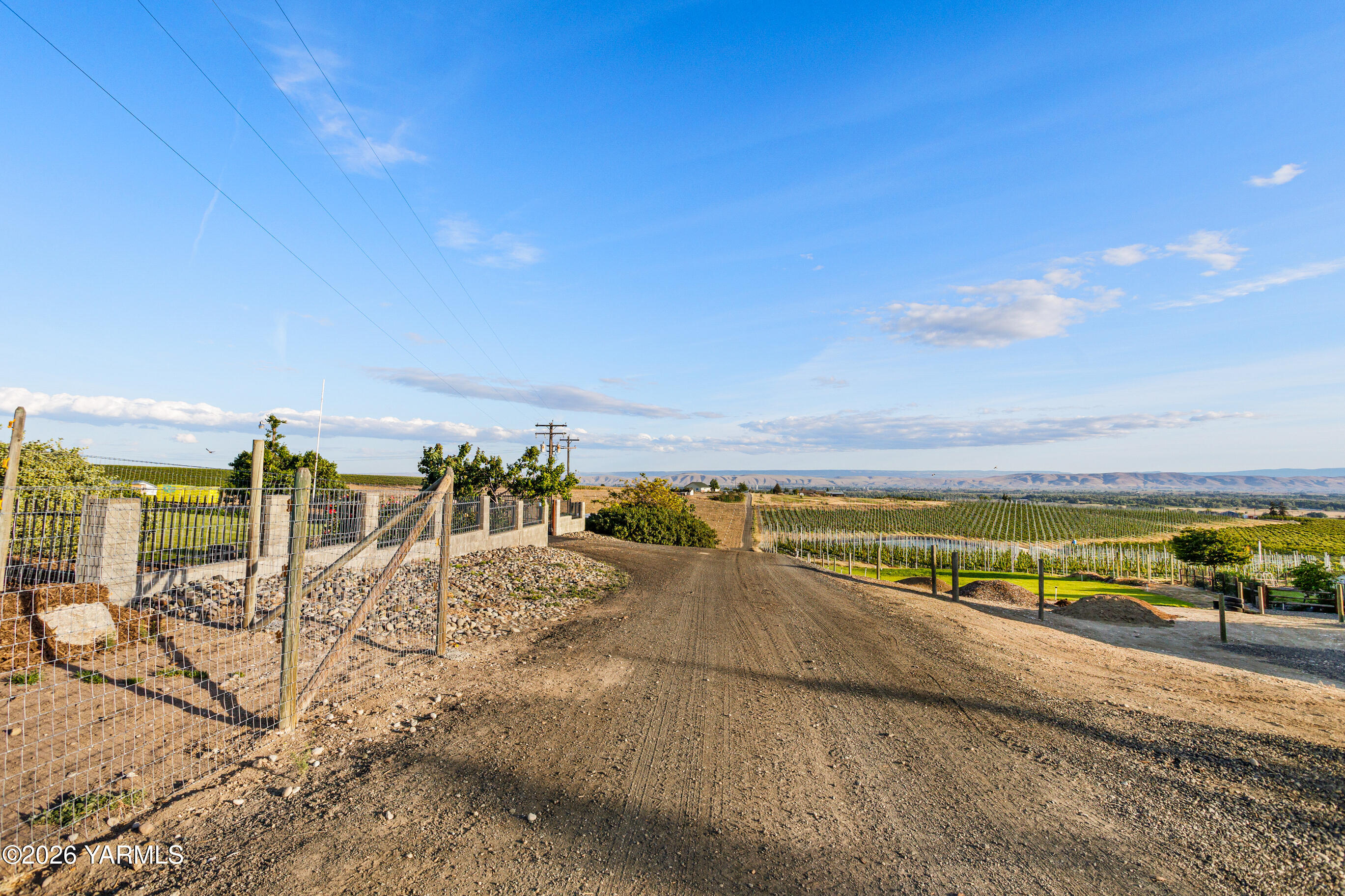 5060 Lombard Loop Road Zillah, WA 98953 - Photo 6 of 65 a view of an ocean beach