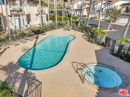 $1,899,900 | 6438 Lunita Road, Malibu, CA 90265