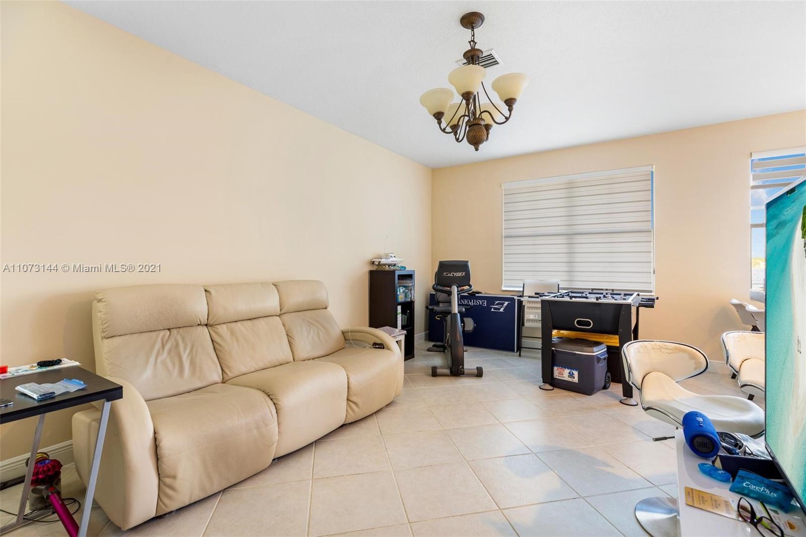 955 Falling Water Road Weston, FL 33326 - Photo 16 of 38