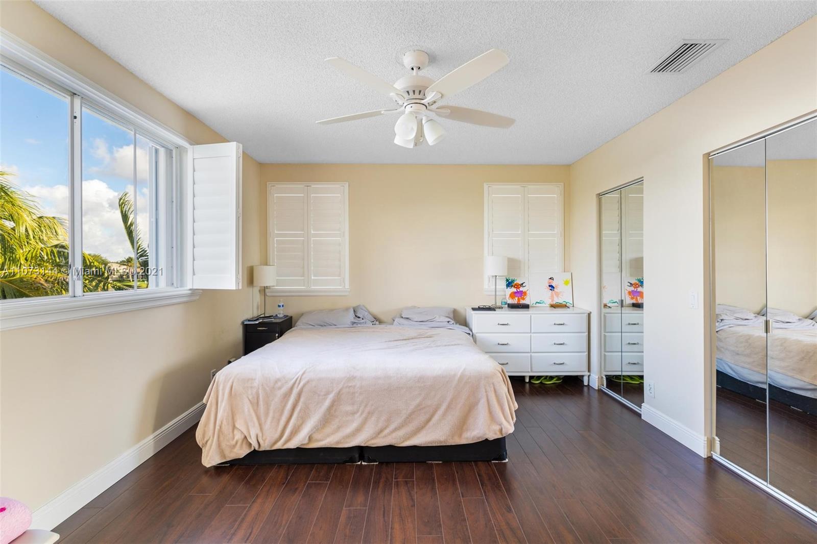 955 Falling Water Road Weston, FL 33326 - Photo 22 of 38