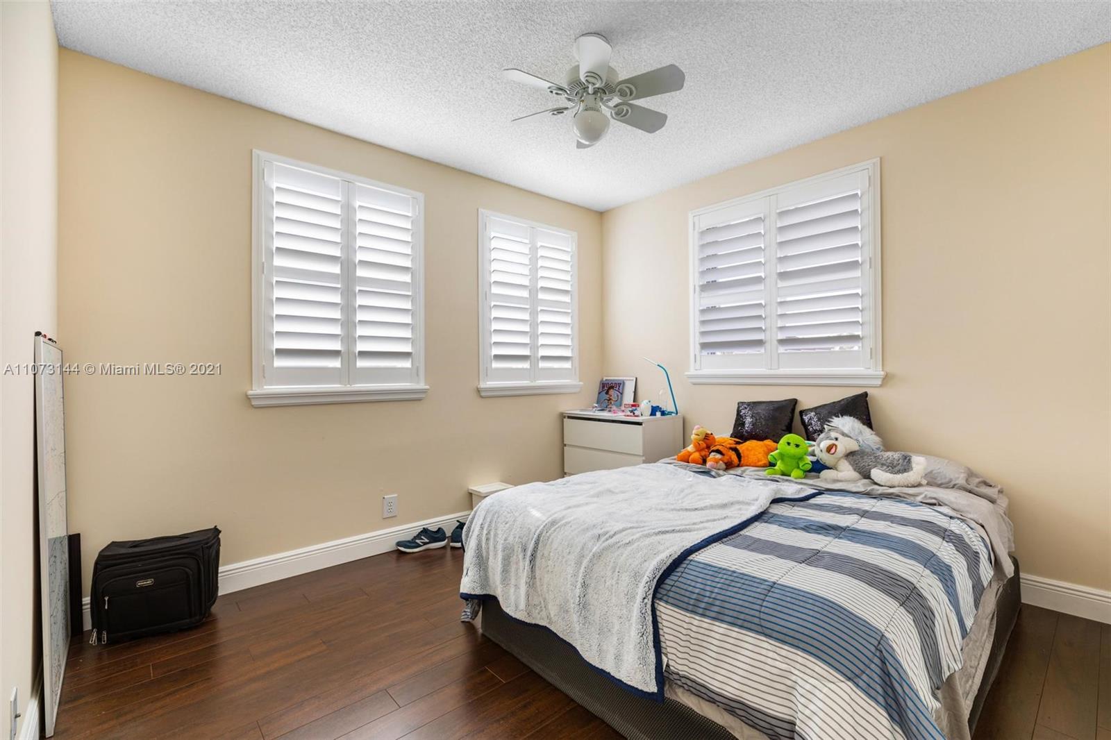 955 Falling Water Road Weston, FL 33326 - Photo 25 of 38