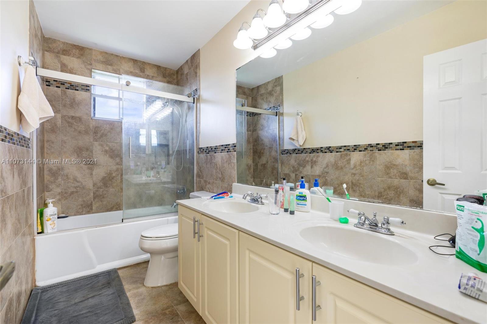 955 Falling Water Road Weston, FL 33326 - Photo 26 of 38