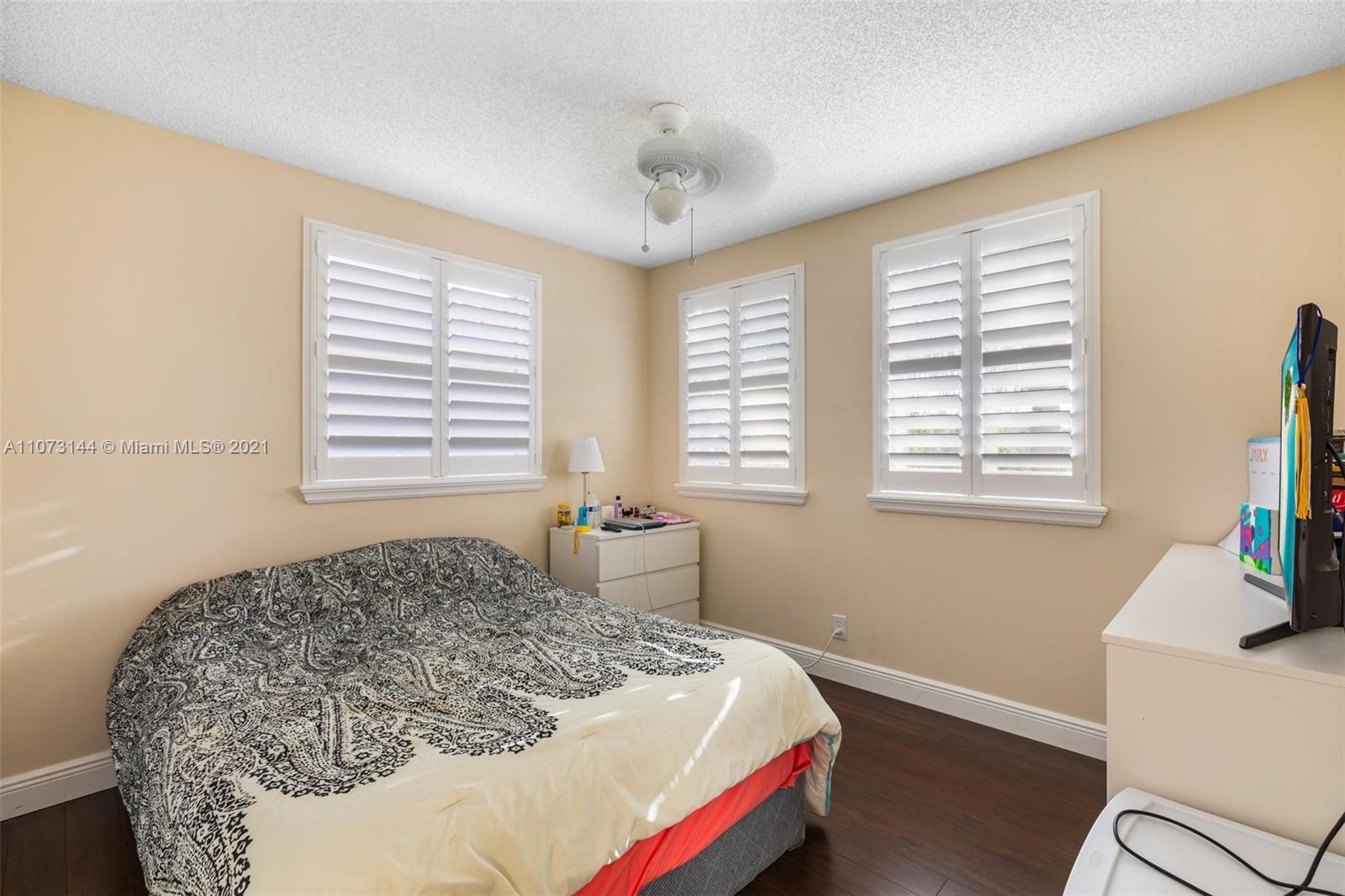 955 Falling Water Road Weston, FL 33326 - Photo 27 of 38