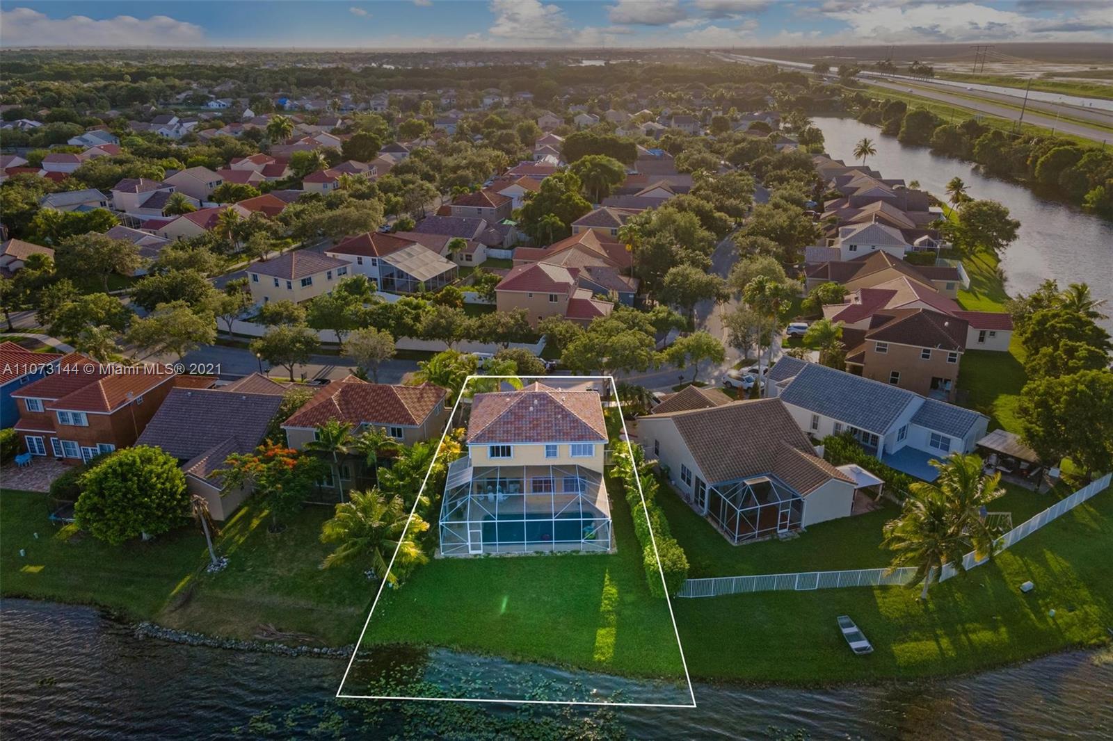 955 Falling Water Road Weston, FL 33326 - Photo 35 of 38