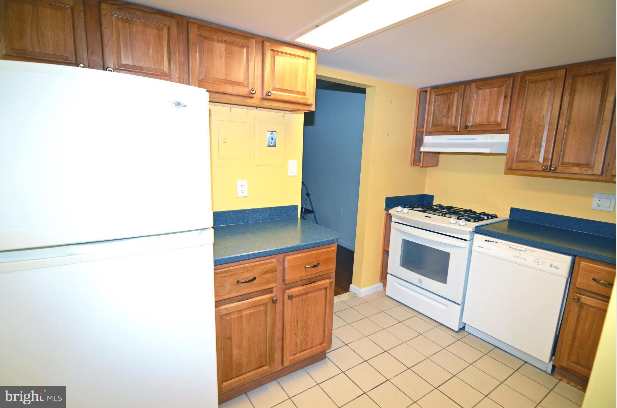 1403 Northgate Square, Unit 11B Reston, VA 20190 - Photo 2 of 28 Kitchen
