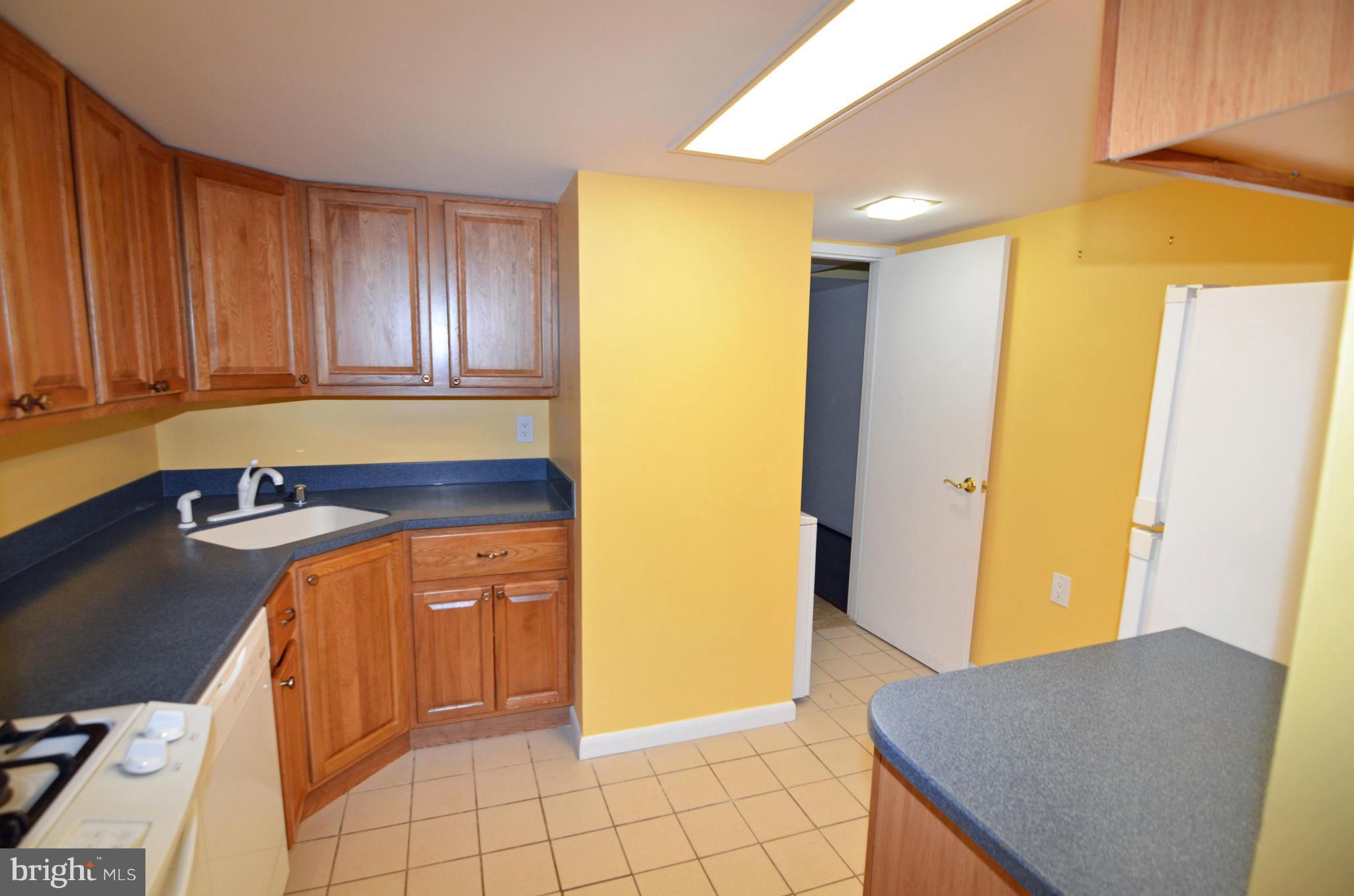 1403 Northgate Square, Unit 11B Reston, VA 20190 - Photo 4 of 28 Kitchen