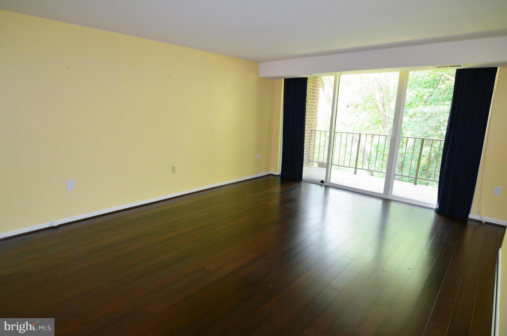 1403 Northgate Square, Unit 11B Reston, VA 20190 - Photo 5 of 28 Living Room