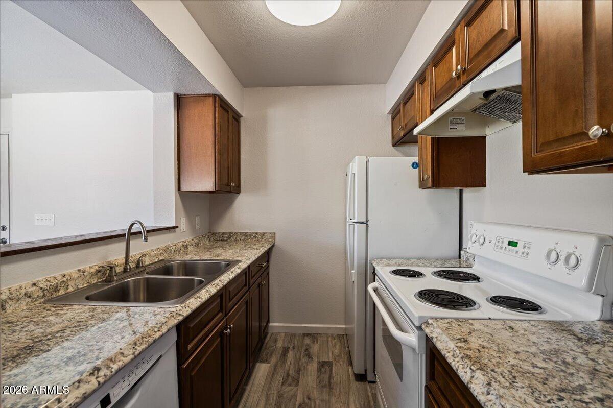 1346 East Mountain View Road, Unit 207 Phoenix, AZ 85020 - Photo 18 of 31 a kitchen that has a sink and a stove