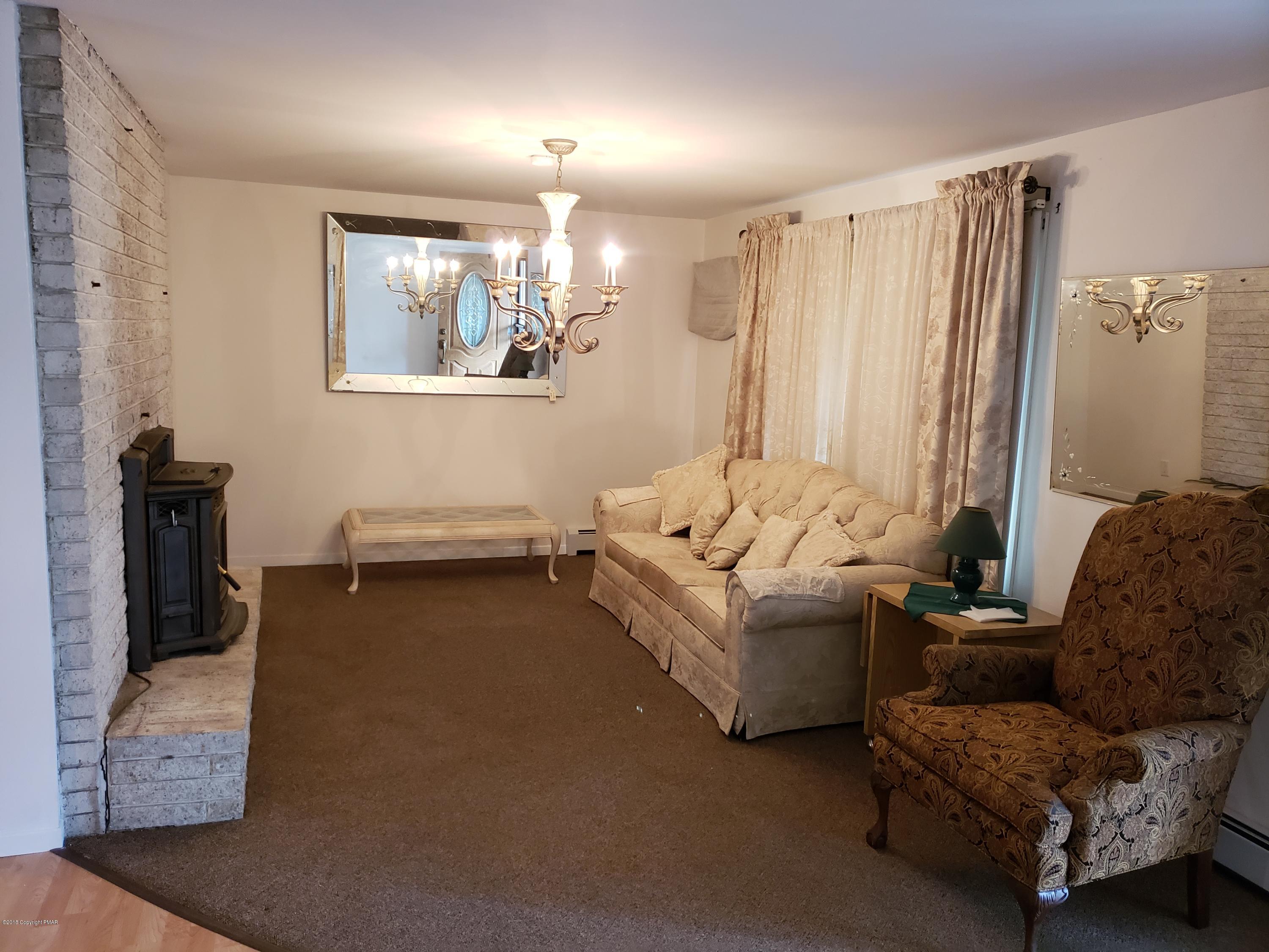 176 Learn Road Tannersville, PA 18372 - Photo 7 of 14 Living Room