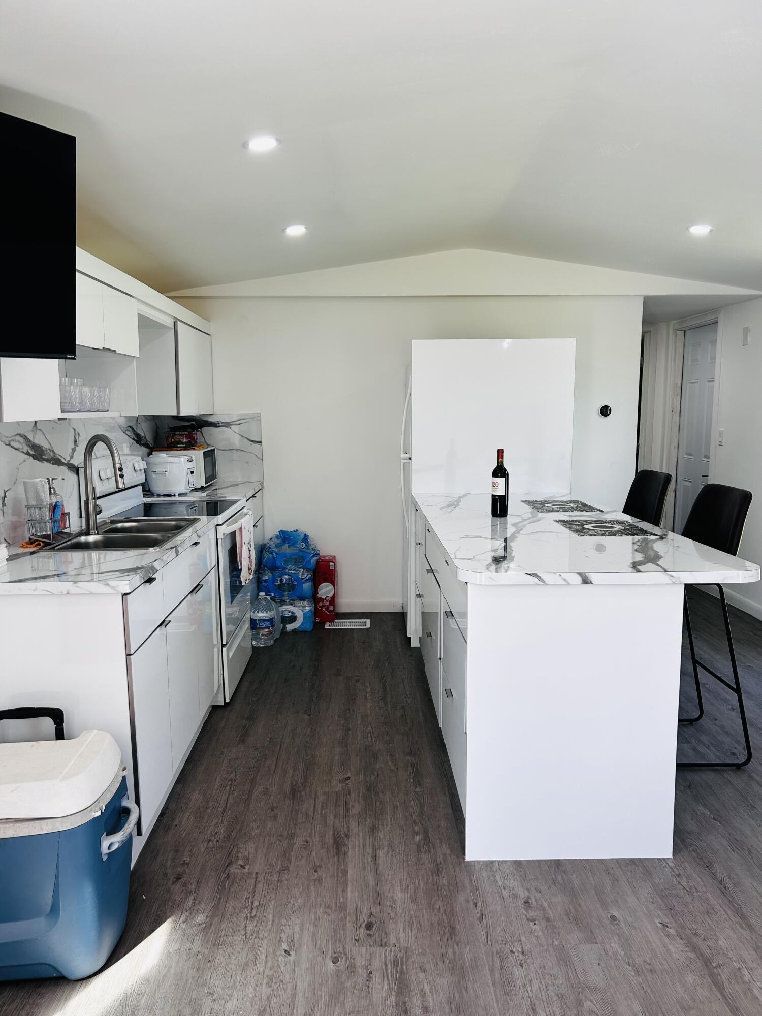 255 North Quebrada Street Clewiston, FL 33440 - Photo 3 of 16 a utility room with sink dryer and washer