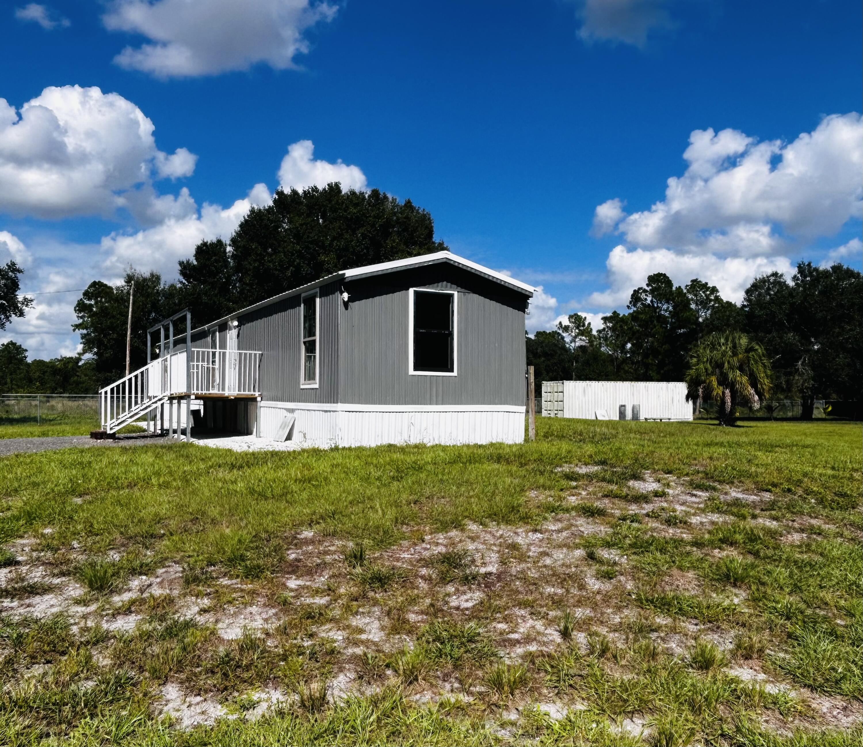 255 North Quebrada Street Clewiston, FL 33440 - Photo 10 of 16 a front view of a house with garden