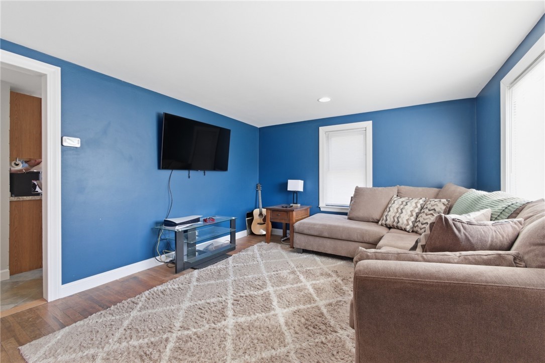 53 Norfolk Road Warwick, RI 02886 - Photo 4 of 31 Gallery Image 4