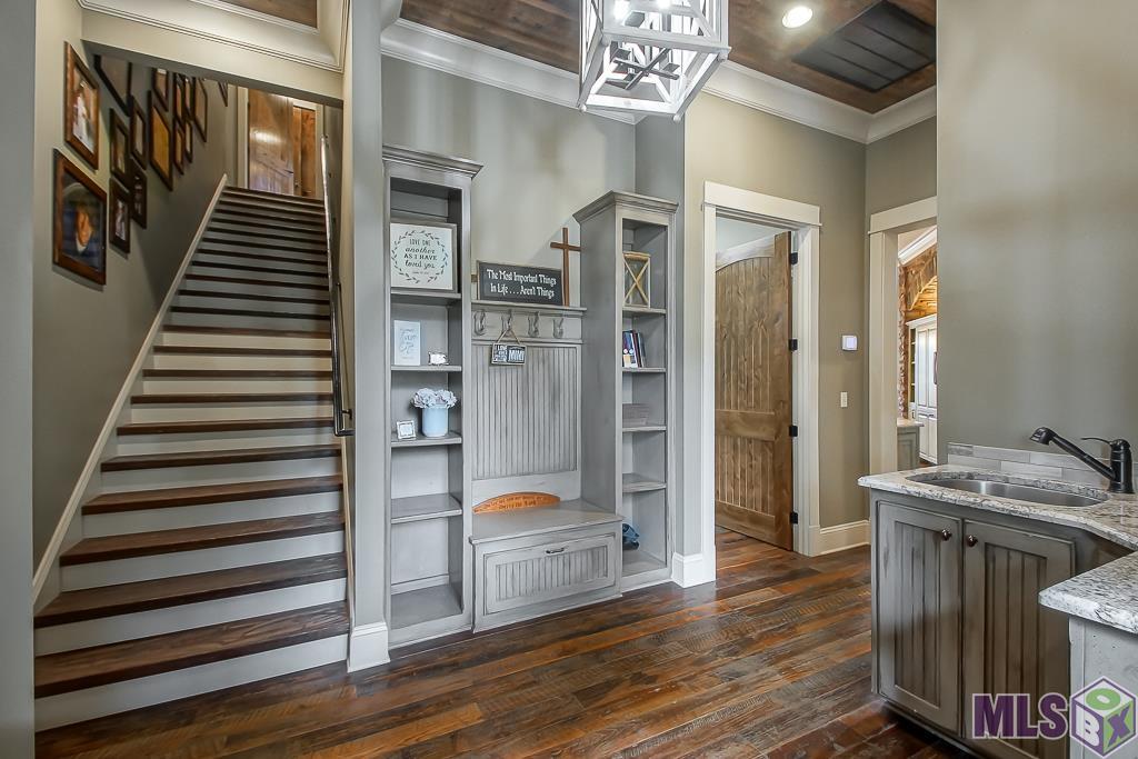16033 Greenwell Springs Port Hudson Road Central, LA 70770 - Photo 21 of 39 Main House Stairwell