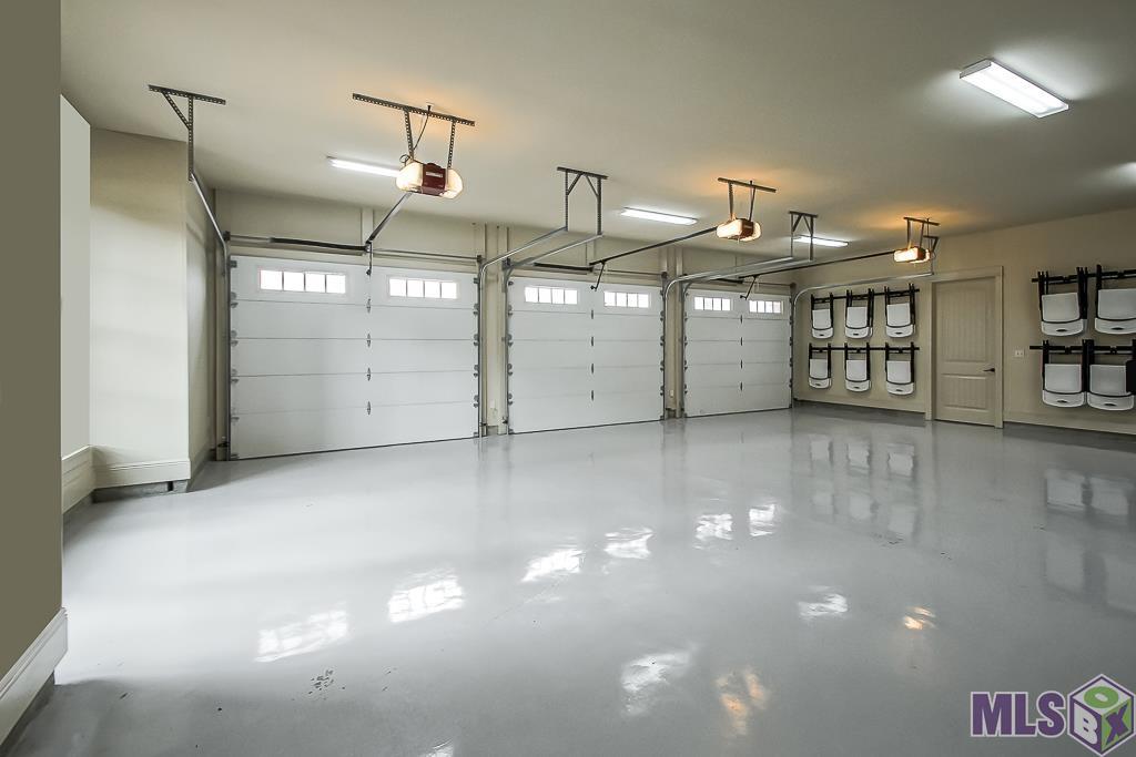 16033 Greenwell Springs Port Hudson Road Central, LA 70770 - Photo 26 of 39 Garage