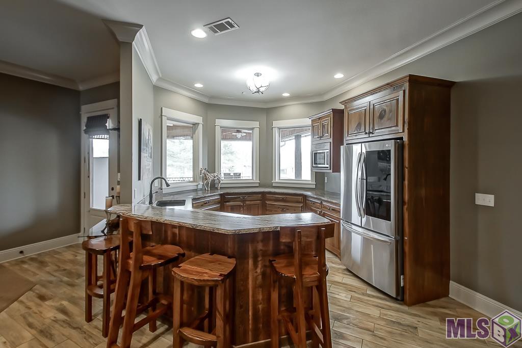 16033 Greenwell Springs Port Hudson Road Central, LA 70770 - Photo 28 of 39 Kitchenette